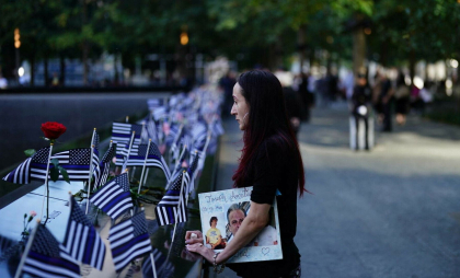New York comemorează victimele din 11 septembrie. Ceremoniile solemne, umbrite de tensiunile politice New York comemorează victimele din 11 septembrie. Ceremoniile solemne, umbrite de tensiunile politice