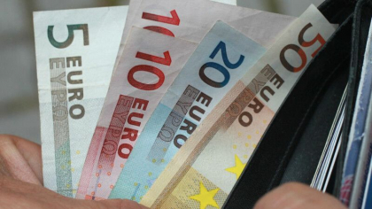 Curs valutar BNM pentru 12 septembrie. Cât costă un euro și un dolar - FOTO