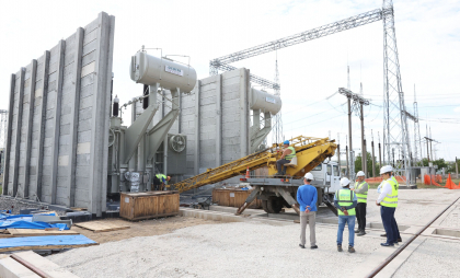 Construcția liniei electrice Vulcănești-Chișinău: Peste 80% din piloni au fost instalați. Ministrul Energiei a fost pe teren - FOTO