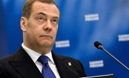 Medvedev se implică în cazul asasinării activistului Charlie Kirk și sugerează o legătură între Ucraina și moartea acestuia