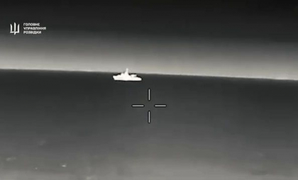 Momentul în care o rară navă de război rusă care patrula în Marea Neagră este lovită de o dronă - VIDEO