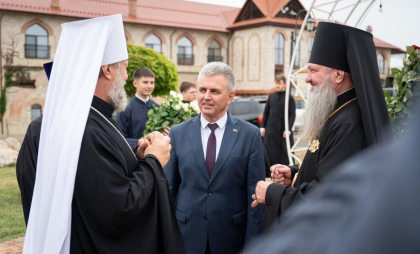 Între Bruxelles și Moscova: Mitropolitul Vladimir, prins între valorile europene și simbolurile ortodoxiei ruse în regiunea transnistrenă - FOTO Între Bruxelles și Moscova: Mitropolitul Vladimir, prins între valorile europene și simbolurile ortodoxiei ruse în regiunea transnistrenă - FOTO