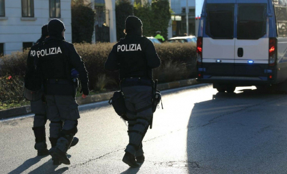 Sute de tineri arestați și peste 1.000 anchetați, într-o uriașă operațiune în Italia. Erau monitorizați pe TikTok și Facebook Sute de tineri arestați și peste 1.000 anchetați, într-o uriașă operațiune în Italia. Erau monitorizați pe TikTok și Facebook