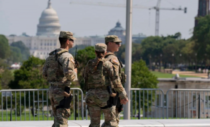 Trump ameninţă că va declara starea de urgenţă în Washington, după disputa privind ICE cu primarul capitalei americane
Trump ameninţă că va declara starea de urgenţă în Washington, după disputa privind ICE cu primarul capitalei americane