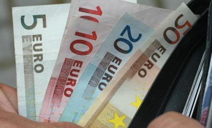 Curs valutar BNM pentru 18 septembrie. Cât costă un euro și un dolar - FOTO
