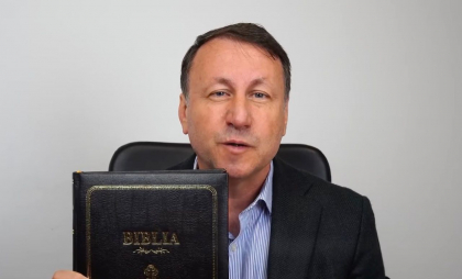 Scenă rară în politica moldovenească: Liderul CUB, Igor Munteanu, jură pe Biblie că nu a trădat interesele Republicii Moldova, după acuzațiile legate de gruparea ȘOR - VIDEO Scenă rară în politica moldovenească: Liderul CUB, Igor Munteanu, jură pe Biblie că nu a trădat interesele Republicii Moldova, după acuzațiile legate de gruparea ȘOR - VIDEO