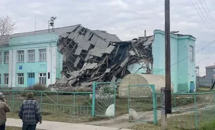 Două școli s-au prăbușit în decurs de 24 de ore, în Rusia. Două persoane au murit - VIDEO Două școli s-au prăbușit în decurs de 24 de ore, în Rusia. Două persoane au murit - VIDEO