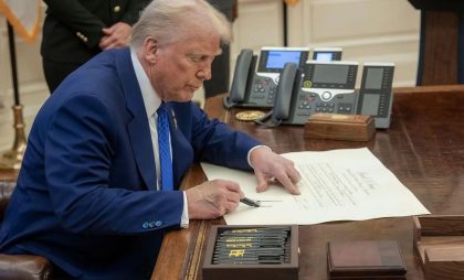 Trump a anunțat un nou mare val de taxe vamale: De la 100% pentru medicamente originale până la 50% pe mobila de bucătărie Trump a anunțat un nou mare val de taxe vamale: De la 100% pentru medicamente originale până la 50% pe mobila de bucătărie