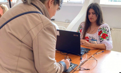 În 30 de secții de votare din țară și din străinătate alegătorii vor semna în lista electorală folosind tableta digitală. Anunțul CEC