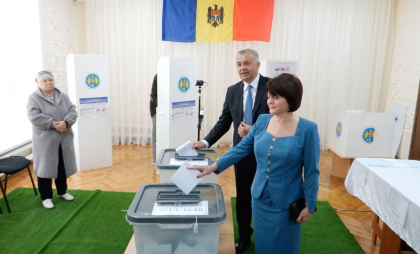 Ion Chicu și-a exercitat dreptul la vot. Acesta a venit la secția de votare împreună cu soția sa - VIDEO