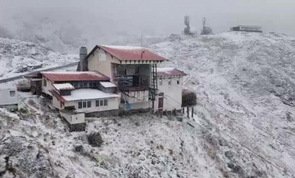 Peisaj de iarnă la Bâlea Lac. Prima zăpadă din acest sezon a acoperit Transfăgărășanul - FOTO
Peisaj de iarnă la Bâlea Lac. Prima zăpadă din acest sezon a acoperit Transfăgărășanul - FOTO
