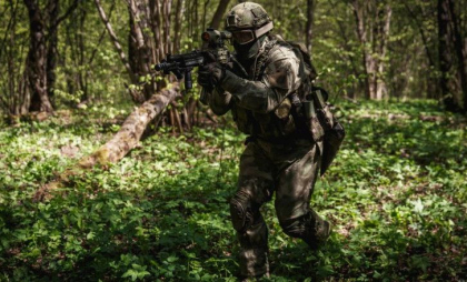Vladimir Putin a semnat un decret pentru recrutarea a 135.000 de oameni în armată Vladimir Putin a semnat un decret pentru recrutarea a 135.000 de oameni în armată