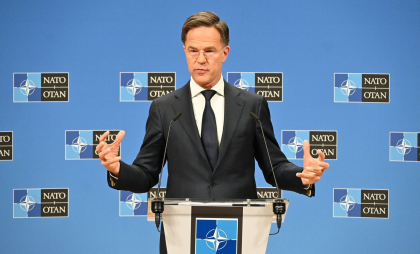 Mark Rutte, după recentele intruziuni în spaţiul aerian al NATO: „Trebuie să ne protejăm cerul”
Mark Rutte, după recentele intruziuni în spaţiul aerian al NATO: „Trebuie să ne protejăm cerul”