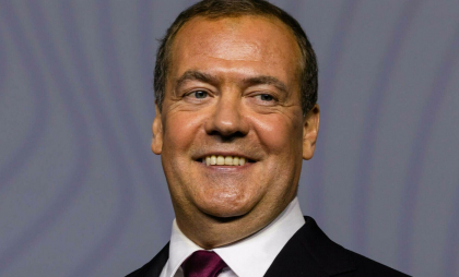 Medvedev ironizează declarațiile lui Trump despre submarinele trimise lângă Rusia: „O pisică neagră într-o cameră întunecată”