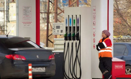 Situație rușinoasă pentru Putin: Rusia va importa benzină din Asia după ce ucrainenii au distrus 40% dintre rafinării
