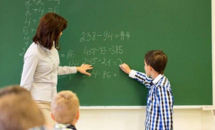 Un număr record de tineri specialiști s-au angajat în școlile și grădinițele din țară, în acest an. Anunțul MEC
