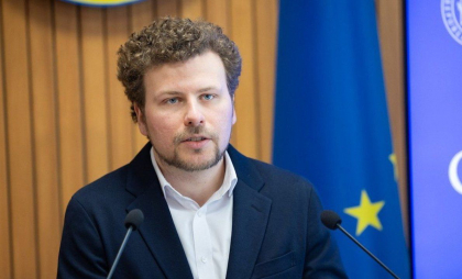 Se interzice colectarea banilor în școli și grădinițe, de Ziua Profesorului. Ce spune ministrul Educației
