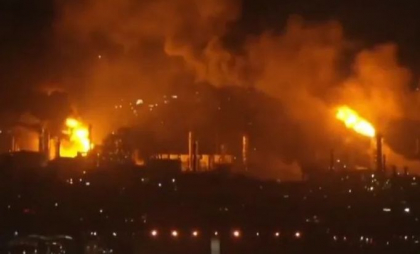  Incendiu de proporții, după o explozie la rafinăria Chevron din California, cea mai mare de pe coasta de vest a SUA - VIDEO
