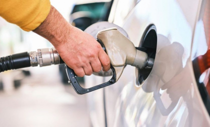Carburanții se ieftinesc în weekend. Noile prețuri stabilite de ANRE pentru benzină și motorină - FOTO