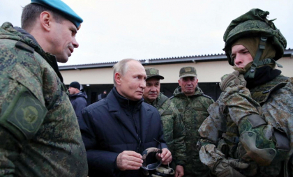 Mașinăria de război a Rusiei începe să atingă limitele financiare. Din ce bani își plătește Putin soldații