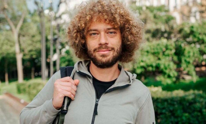 Parcările pe trotuare și blocurile înalte din Chișinău, criticate dur de vloggerul rus Varlamov: Îmi vine să candidez la Primăria Chișinău