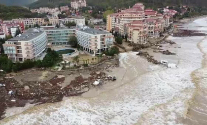 Cinci morți după inundațiile devastatoare din Bulgaria. Case, drumuri și mașini distruse de viituri pe litoralul bulgăresc