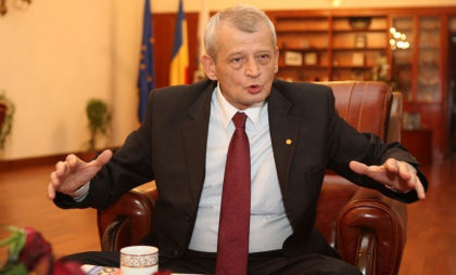 Fostul primar al Bucureștiului, condamnat la 10 ani de închisoare pentru corupție, a fost reținut lângă un aeroport din Grecia