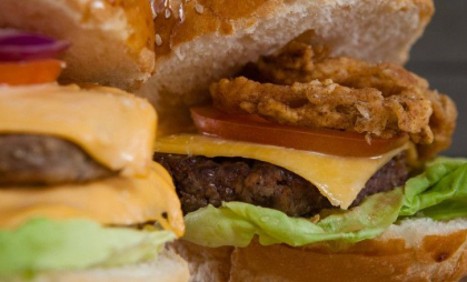 Hamburgerul de lux de peste 9.000 de euro: clienții semnează un acord de confidențialitate și sunt selectați după o serie de întrebări