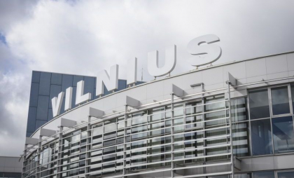 Baloane „suspecte” au forțat închiderea principalului aeroport din Lituania. Zboruri anulate sau redirecționate către alte țări