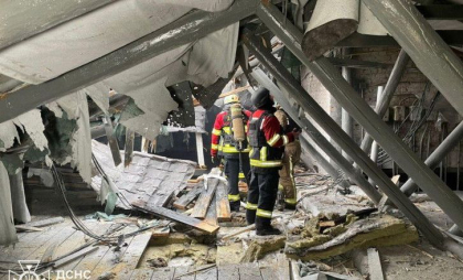 Armata lui Putin a bombardat un centru prenatal din Sumî. În clădire se aflau 166 de persoane - VIDEO