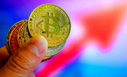 Bitcoin urcă la un nou record valoric, în timp ce SUA sunt blocate în criza bugetară
