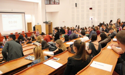 Schimbări privind acordarea burselor la universități. Care este media academică pe care trebuie să o aibă studenții