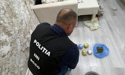 Rețea de trafic de droguri destructurată de poliție: Trei bărbați reținuți în urma unor operațiuni la Chișinău și Ialoveni - VIDEO
