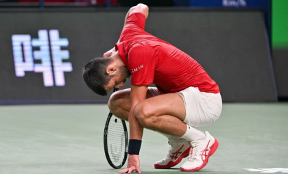 Chinuit din nou de căldură, Djokovic se califică în semifinalele unui Masters pentru a 80-a oară - VIDEO 