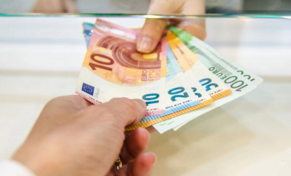 Curs valutar BNM pentru 10 octombrie. Cât costă un euro și un dolar - FOTO