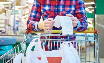 Prețurile medii de consum au crescut ușor în luna septembrie, iar inflația anuală a ajuns la aproape 7%. Ce produse și servicii s-au scumpit cel mai mult 