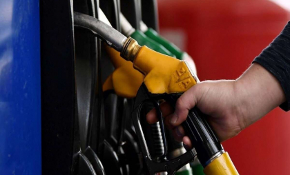 Carburanții, tot mai ieftini. Noile prețuri stabilite de ANRE pentru benzină și motorină în weekend - FOTO