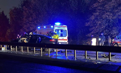 Accident grav în apropiere de Stăuceni. Un automobil s-a răsturnat, după ce a fost lovit de o altă mașină. Patru persoane au ajuns la spital