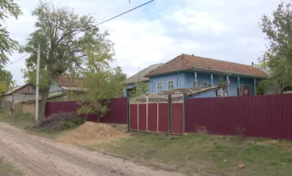 Comunitate în stare de șoc după ce o femeie a fost găsită fără suflare, iar soțul e reținut pentru omor: „Nu cred că el a făcut asta”. Ce spun autoritățile - VIDEO