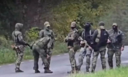 Ruși înarmați, fotografiați la granița cu Estonia: „Absolut niciun polițist de frontieră”