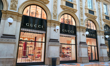 Uniunea Europeană a amendat Gucci și alte două branduri de lux pentru fixarea prețurilor
