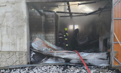 Incendiu la un depozit din Căușeni. A ars tehnică de fabricare a brichetelor pentru foc. Ce spun pompierii - GALERIE FOTO
