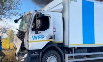 Rusia a bombardat un convoi care transporta ajutor umanitar în sudul Ucrainei - FOTO
