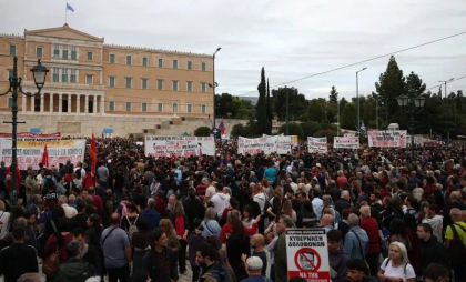 Grecia a adoptat legea care permite ziua de muncă de 13 ore, în pofida protestelor din stradă: „După criză, ne așteptam la o revenire la normalitate”