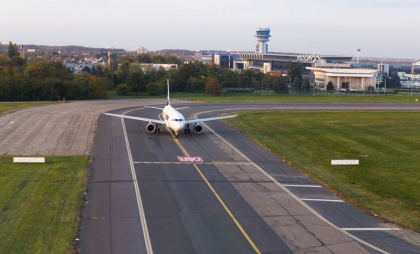 „Incident grav” Un avion low-cost a plonjat spre mare cu aproape 500 km/oră imediat după decolarea de pe un aeroport din Italia. S-a redresat apoi
