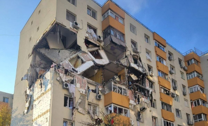Ilie Bolojan despre explozia din blocul din Rahova: Este foarte probabil ca cineva să fi redeschis alimentarea cu gaze. Din primele estimări, blocul nu va mai putea fi reabilitat și va trebui demolat