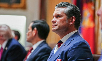 Pete Hegseth, surprins purtând o cravată în culorile steagului rus la întâlnirea dintre Donald Trump și Volodimir Zelenski - FOTO