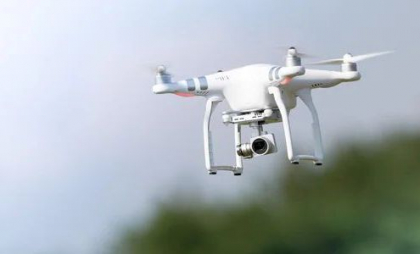 Un liceu din Polonia introduce în programă pilotarea dronelor
