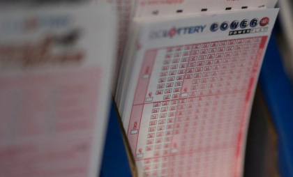 O americancă a câştigat 100.000 de dolari la loterie folosind numerele generate de ChatGPT. Avertismentul loteriei
