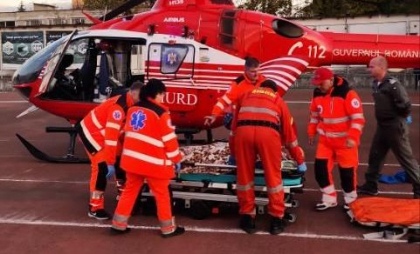 Intervenție aero-medicală SMURD: un moldovean rănit într-un accident rutier a fost adus cu elicopterul din România la Chișinău - FOTO